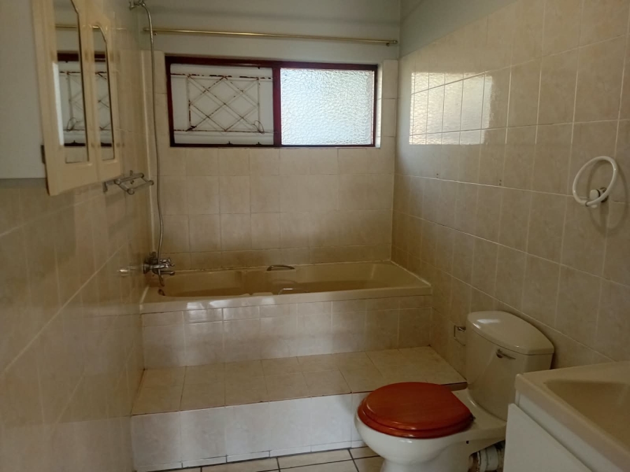 To Let 4 Bedroom Property for Rent in Bonza Bay Eastern Cape